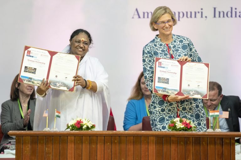 Mata Amritanandanmayi with an official from University of Arizona